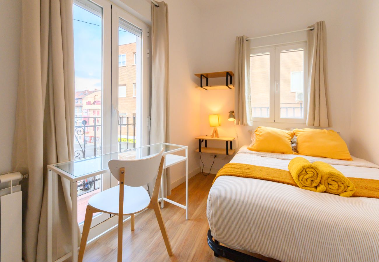 Apartamento en Madrid - M (PDD82B) Piso de 3 dormitorios con balcón y toda