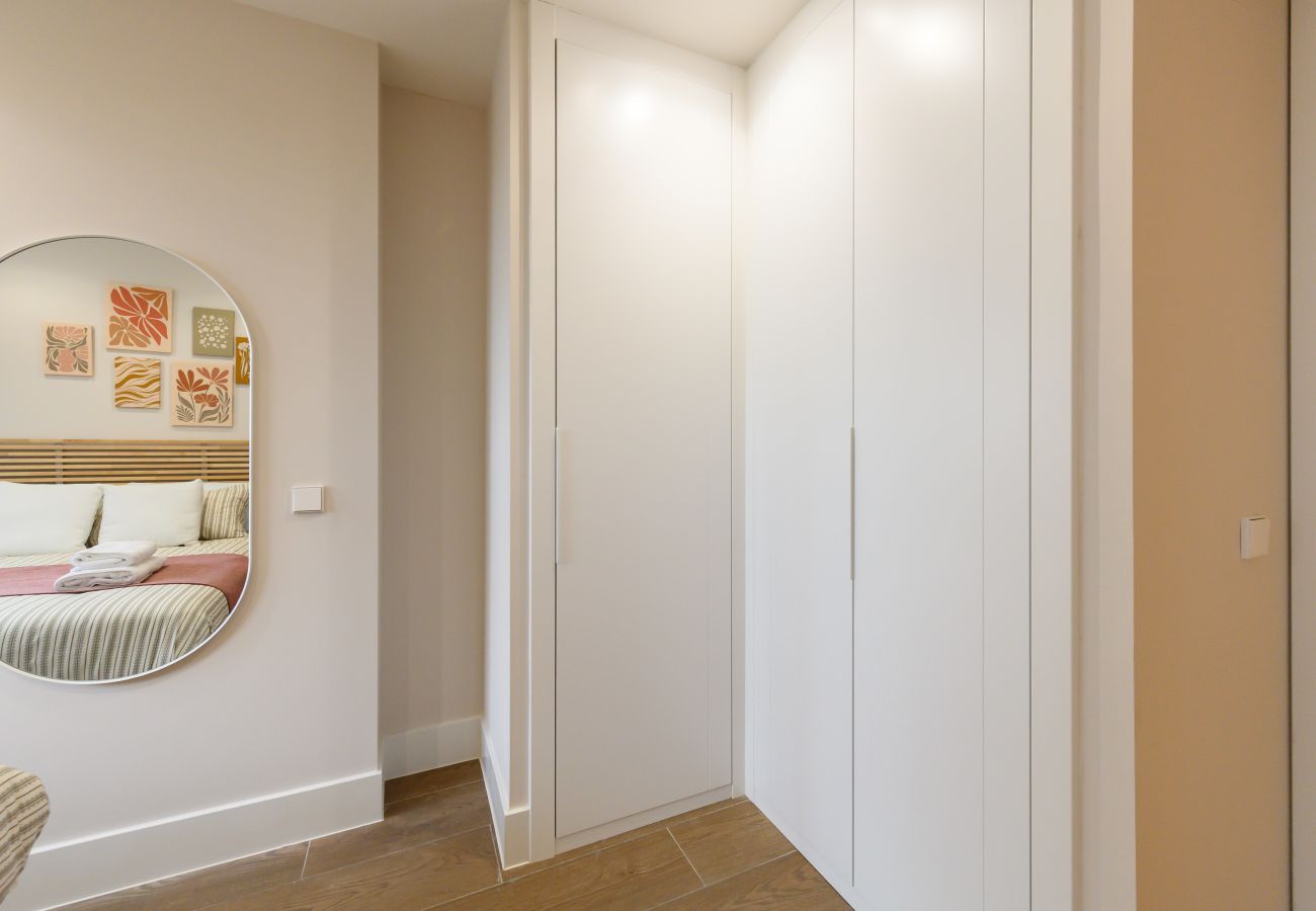 Apartamento en Madrid - M (JES194) Piso de lujo de 1 dormitorio con vistas