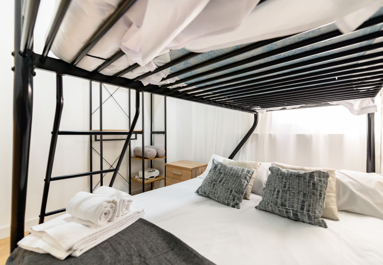 Apartamento en Madrid - M (LCE3) Amplio y moderno piso de 4 dormitorios