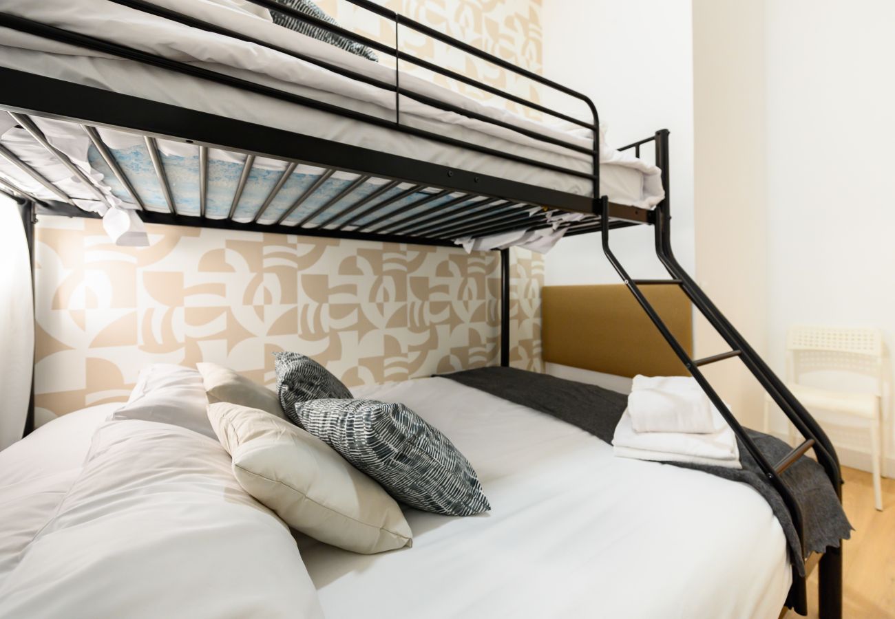 Apartamento en Madrid - M (LCE3) Amplio y moderno piso de 4 dormitorios