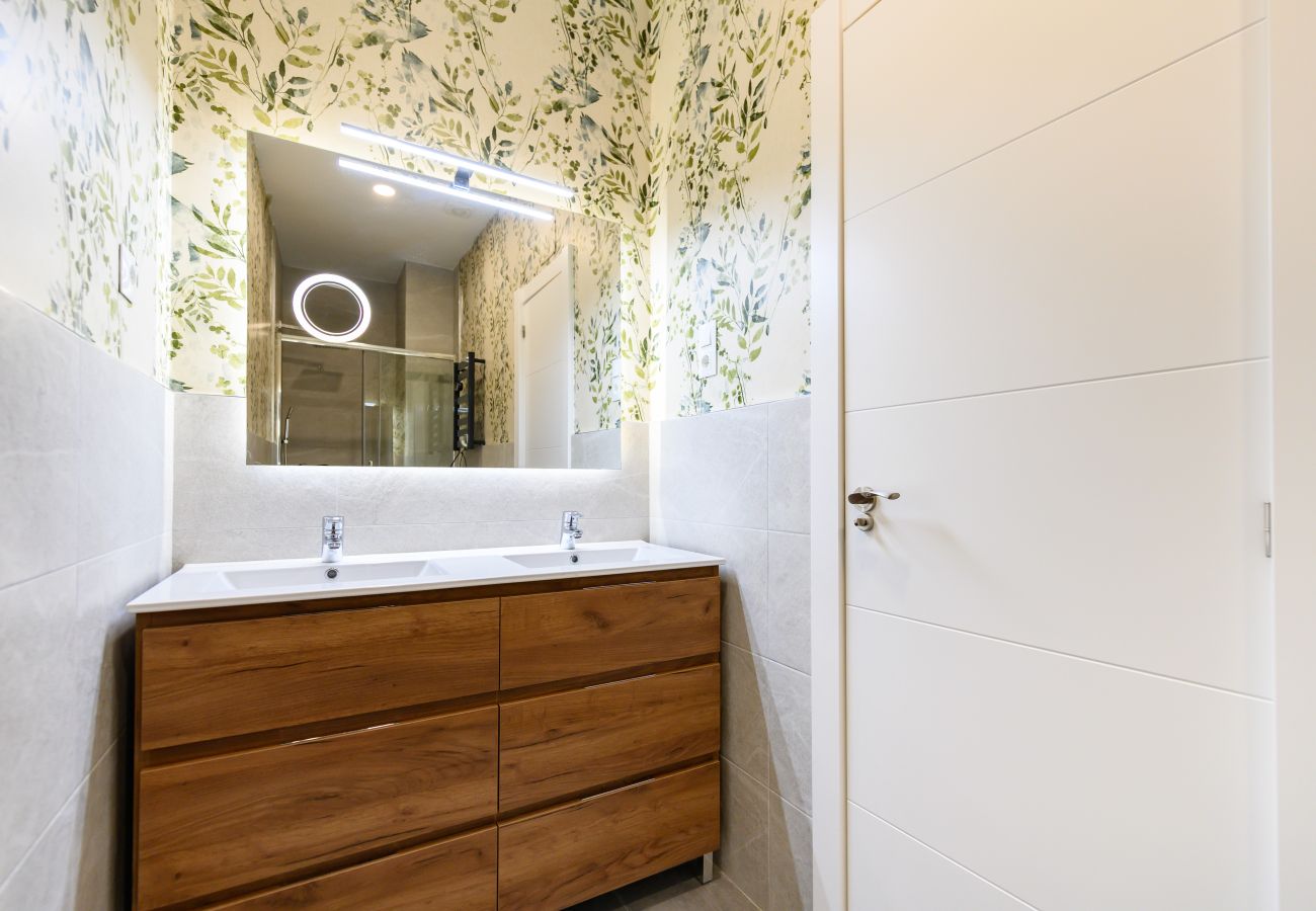 Apartamento en Madrid - M (LCE3) Amplio y moderno piso de 4 dormitorios