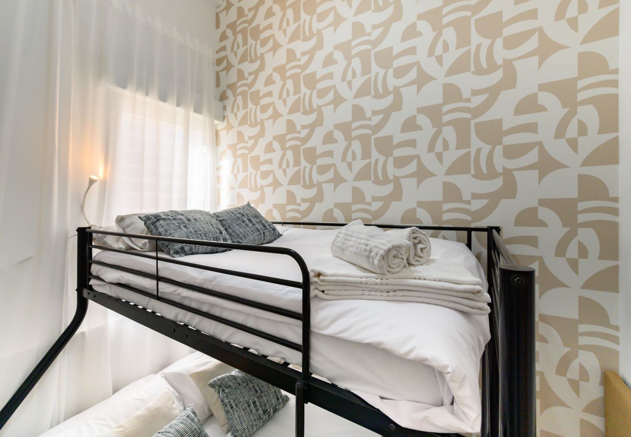 Apartamento en Madrid - M (LCE3) Amplio y moderno piso de 4 dormitorios