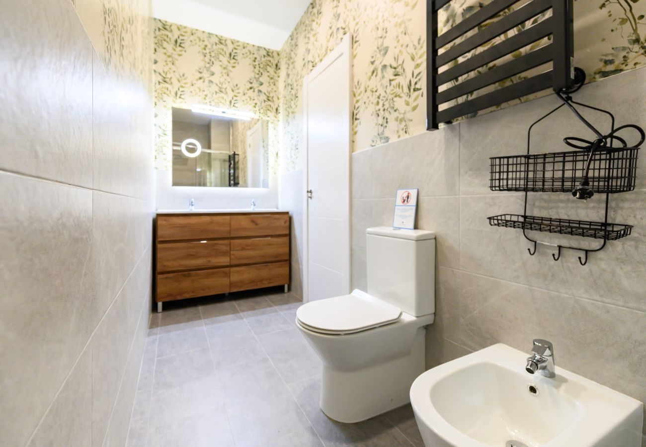 Apartamento en Madrid - M (LCE3) Amplio y moderno piso de 4 dormitorios