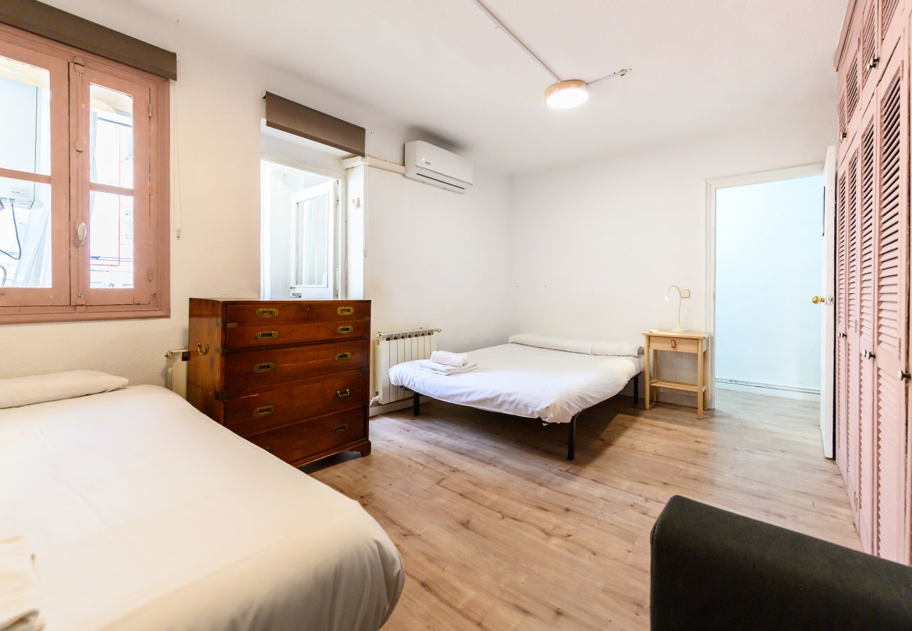 Apartamento en Madrid - M (POR183D) Amplio piso 2 dormitorios en La Latina