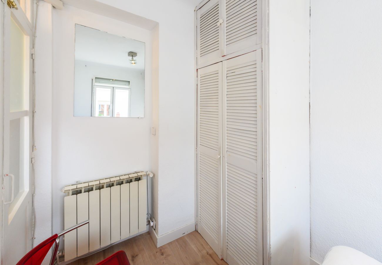 Apartamento en Madrid - M (POR183D) Amplio piso 2 dormitorios en La Latina