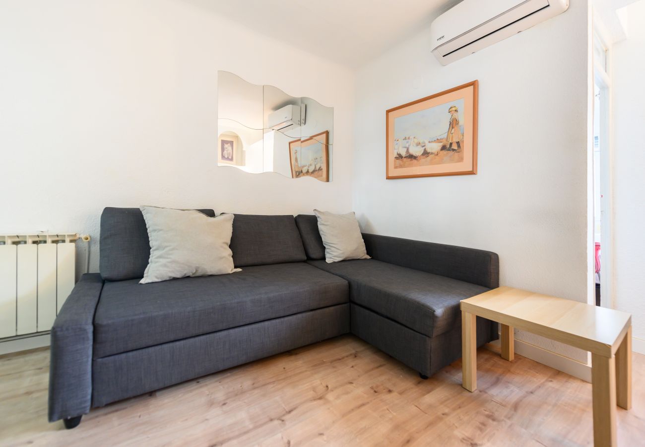 Apartamento en Madrid - M (POR183D) Amplio piso 2 dormitorios en La Latina