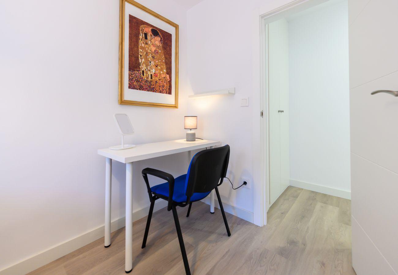 Apartamento en Madrid - M (AMU373D) Amplio piso de 3 habitaciones
