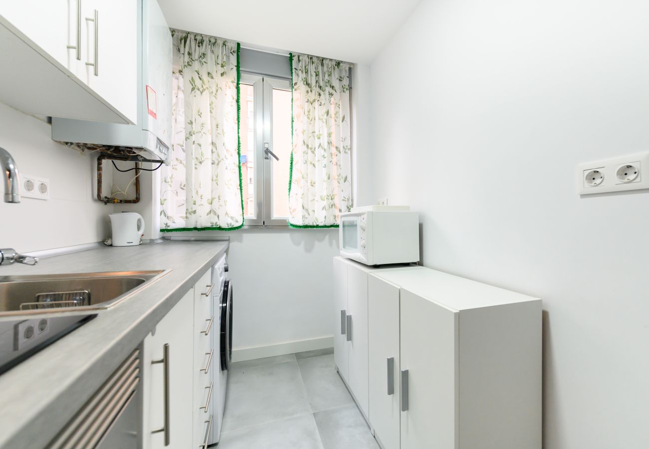 Apartamento en Madrid - M (AMU373D) Amplio piso de 3 habitaciones