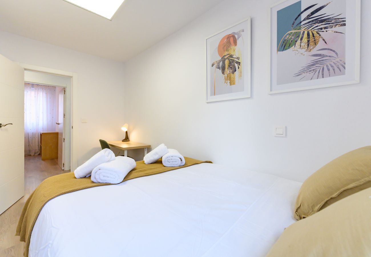 Apartamento en Madrid - M (AMU373D) Amplio piso de 3 habitaciones