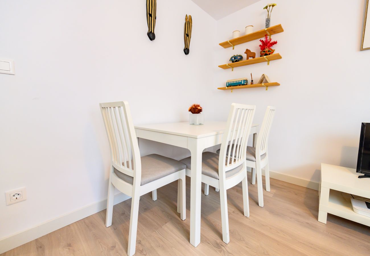 Apartamento en Madrid - M (AMU373D) Amplio piso de 3 habitaciones