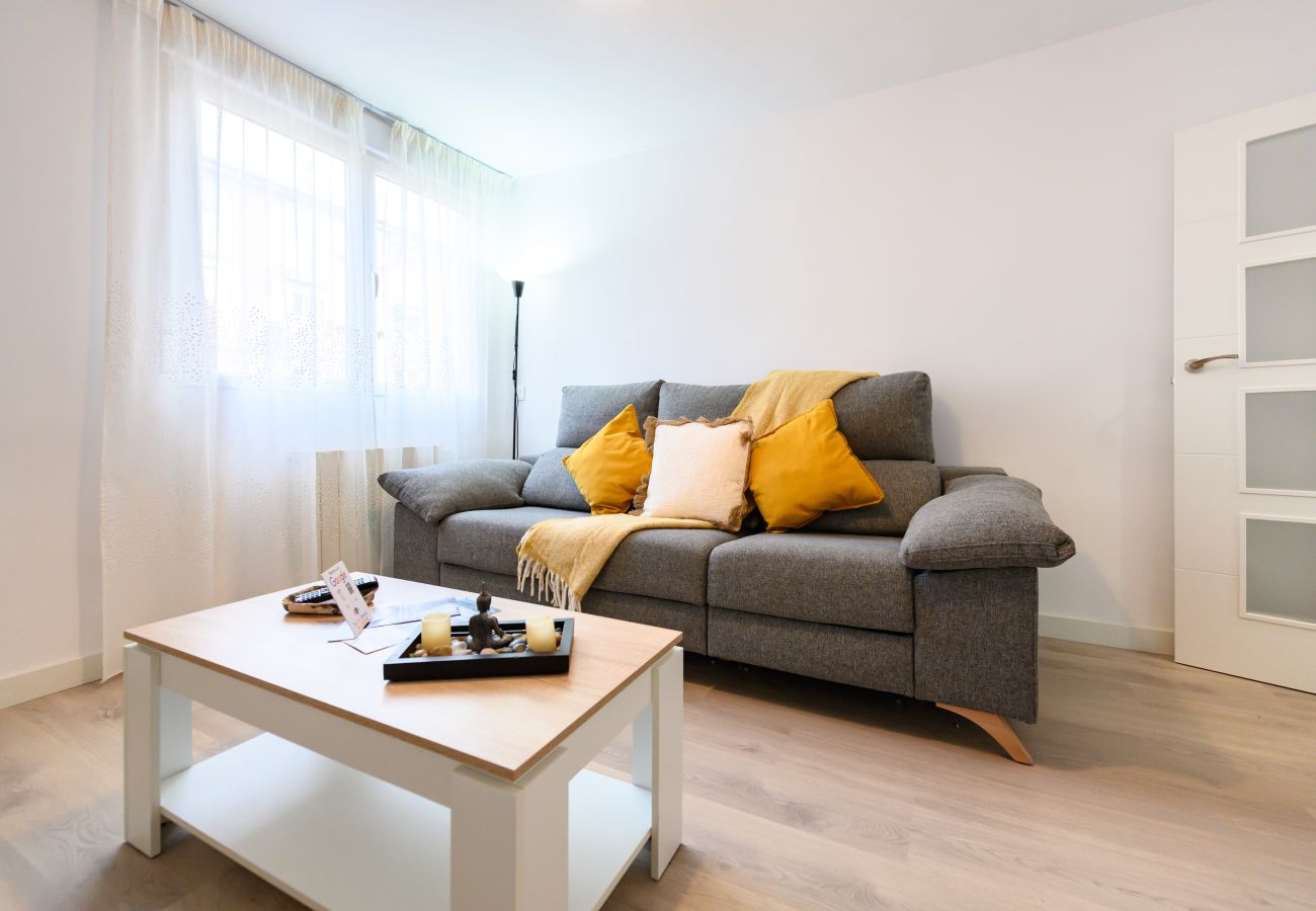 Apartamento en Madrid - M (AMU373D) Amplio piso de 3 habitaciones