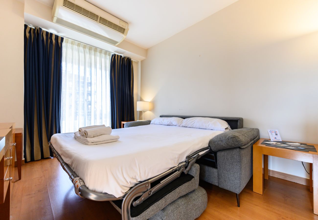 Apartamento en Madrid - M (MLE16A2320) Amplio piso 1 dormitorio en Chamart