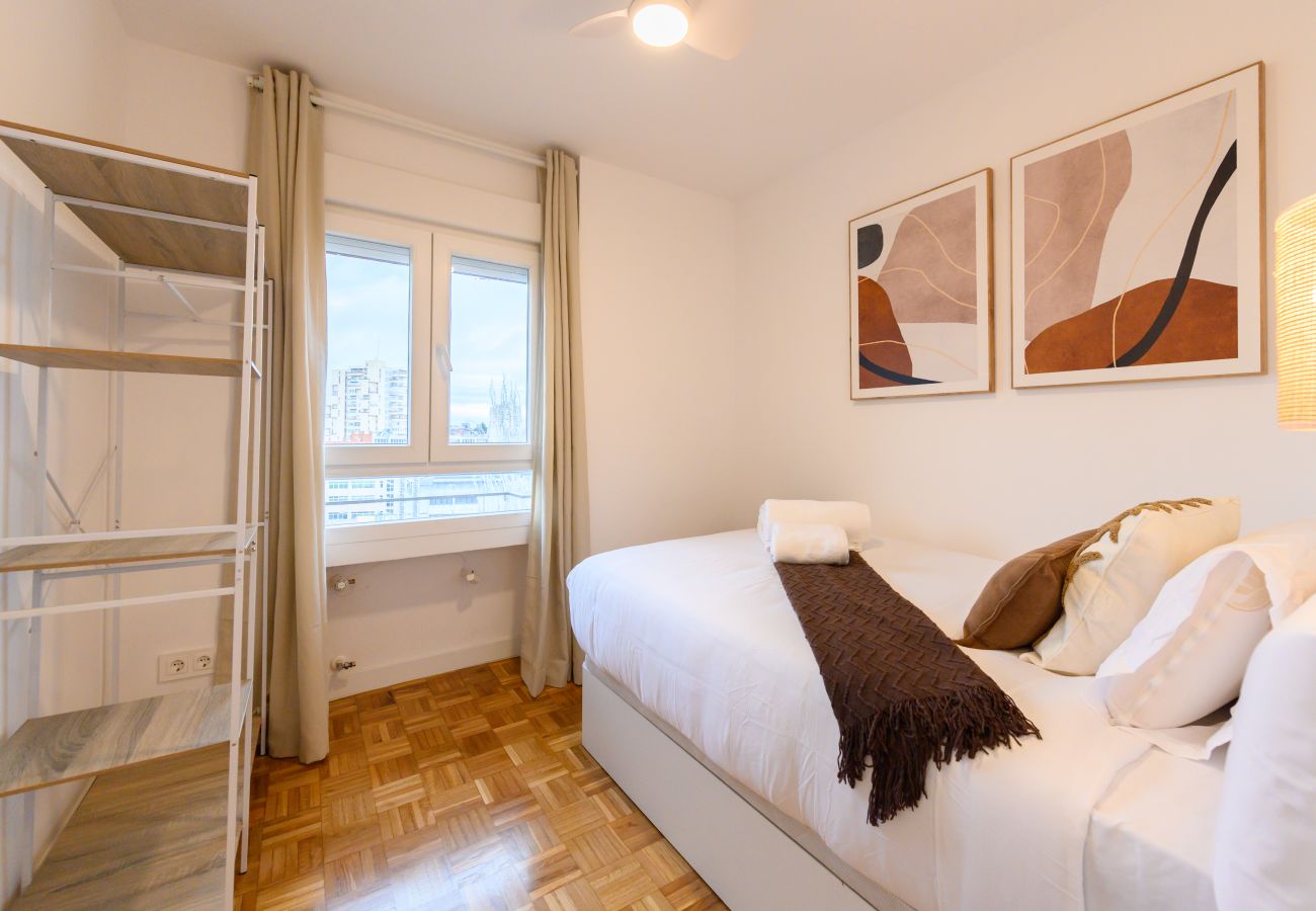 Apartamento en Madrid - M (MOS34D7E) Amplio y elegante piso de dos dormito