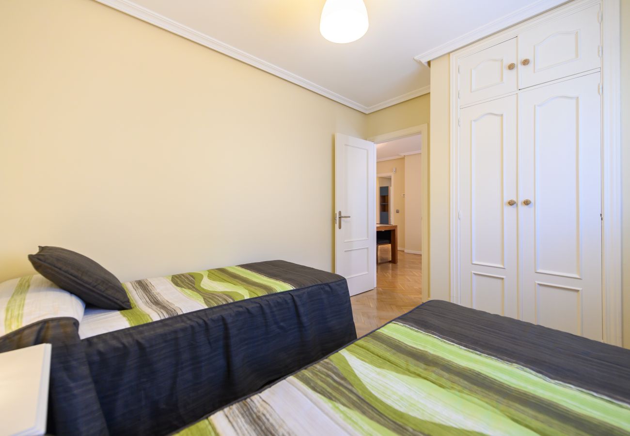 Apartamento en Madrid - M (TAM82D) Amplio piso de 2 dormitorios en Madrid