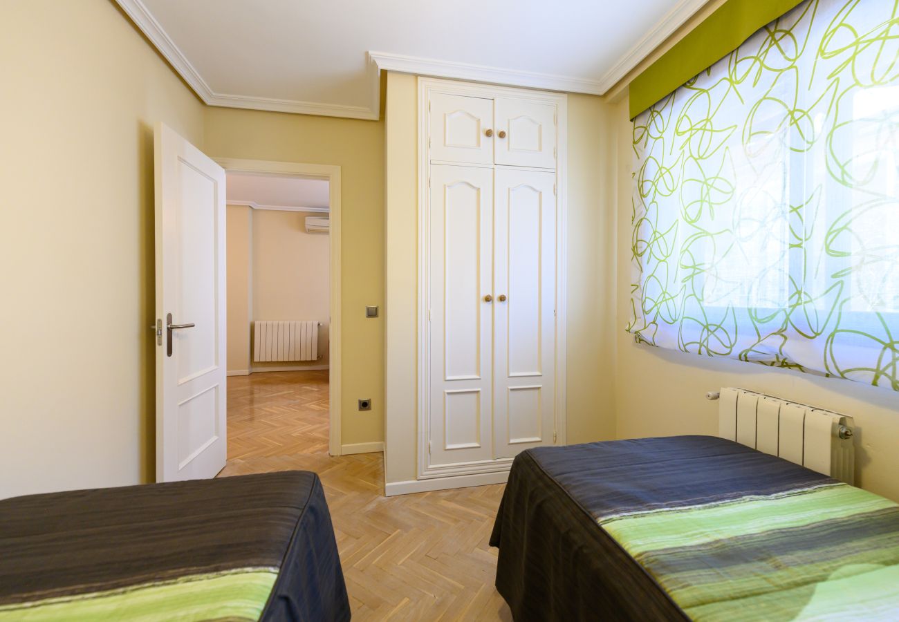 Apartamento en Madrid - M (TAM82D) Amplio piso de 2 dormitorios en Madrid