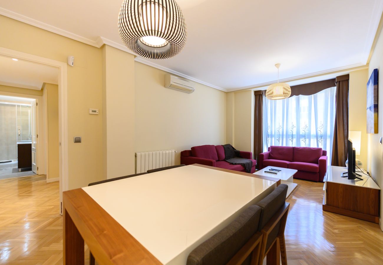 Apartamento en Madrid - M (TAM82D) Amplio piso de 2 dormitorios en Madrid