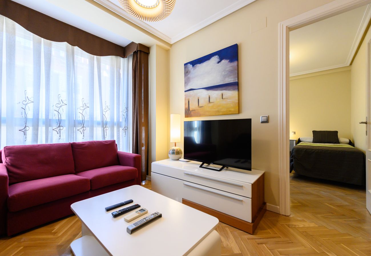 Apartamento en Madrid - M (TAM82D) Amplio piso de 2 dormitorios en Madrid
