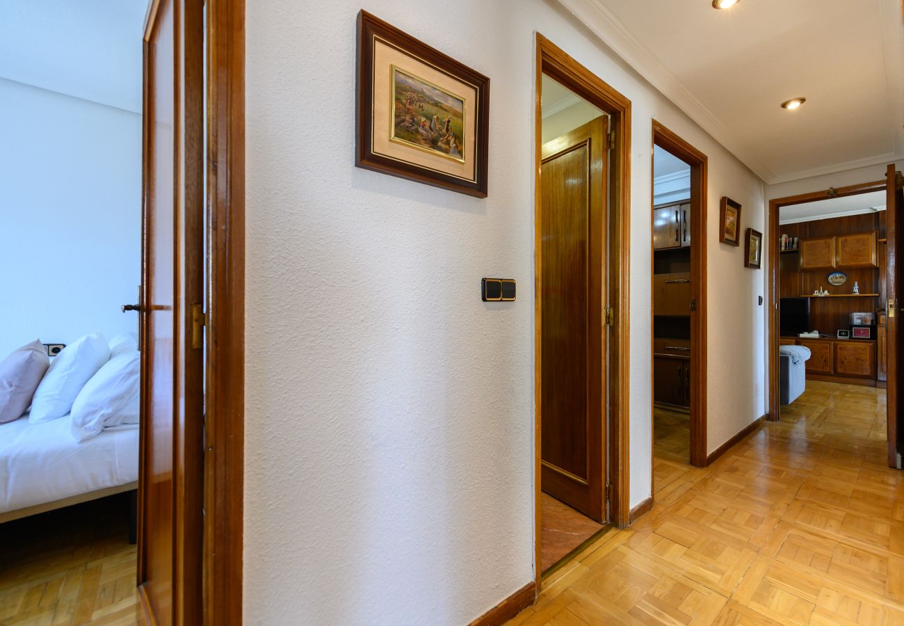 Apartamento en Madrid - M (SVI166B) Amplio y luminoso piso de 3 dormitorio