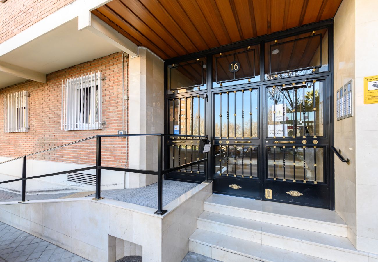 Apartamento en Madrid - M (SVI166B) Amplio y luminoso piso de 3 dormitorio