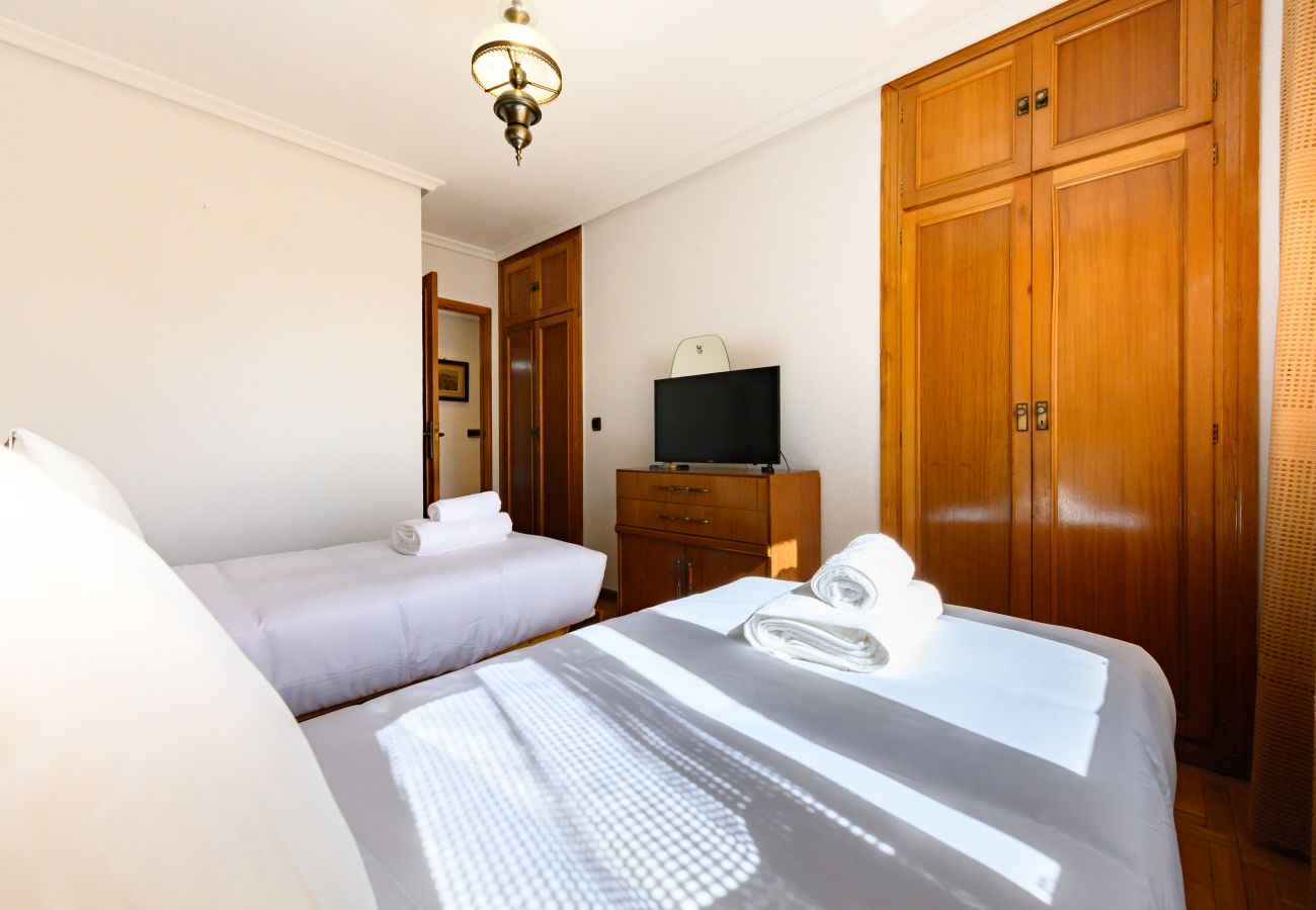 Apartamento en Madrid - M (SVI166B) Amplio y luminoso piso de 3 dormitorio