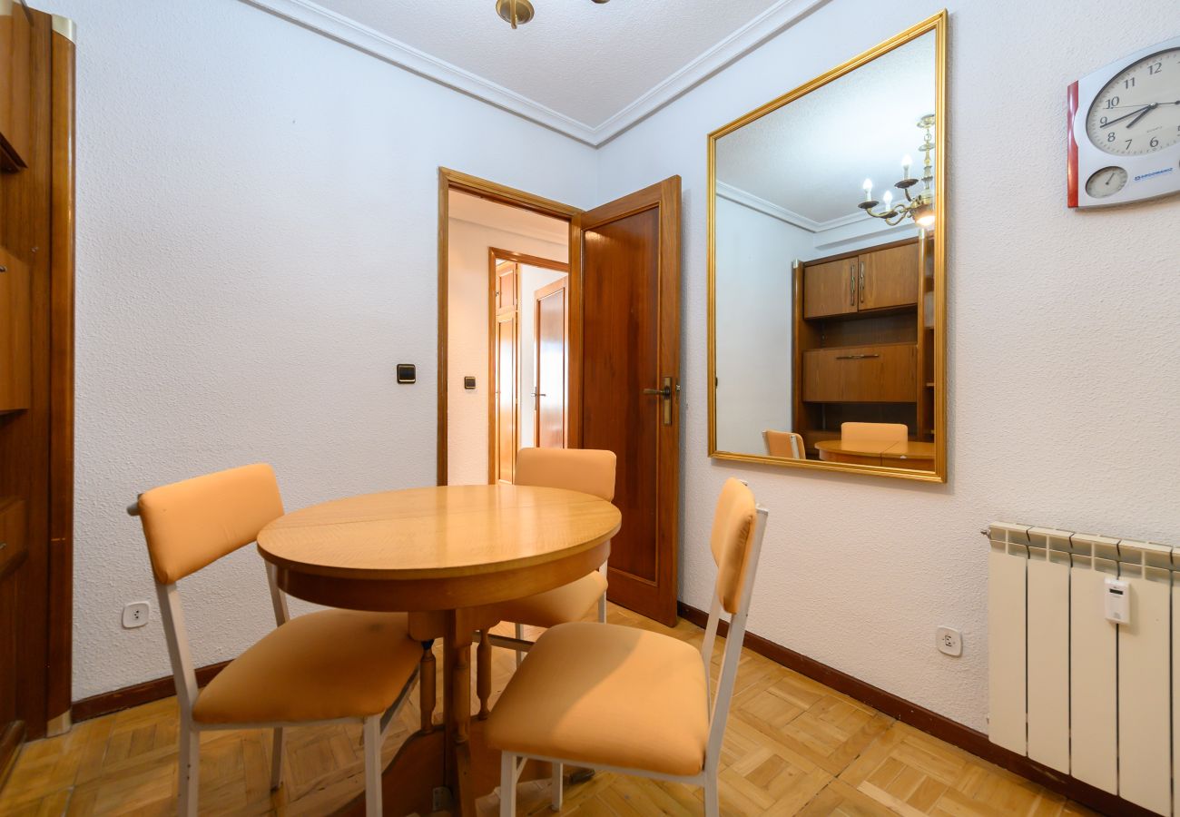 Apartamento en Madrid - M (SVI166B) Amplio y luminoso piso de 3 dormitorio