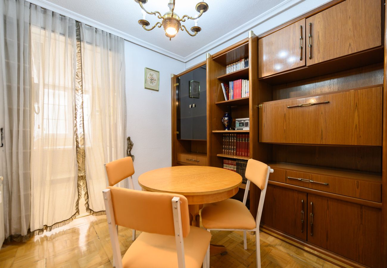 Apartamento en Madrid - M (SVI166B) Amplio y luminoso piso de 3 dormitorio