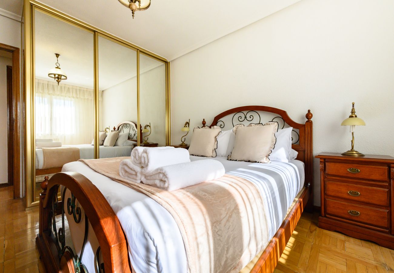 Apartamento en Madrid - M (SVI166B) Amplio y luminoso piso de 3 dormitorio