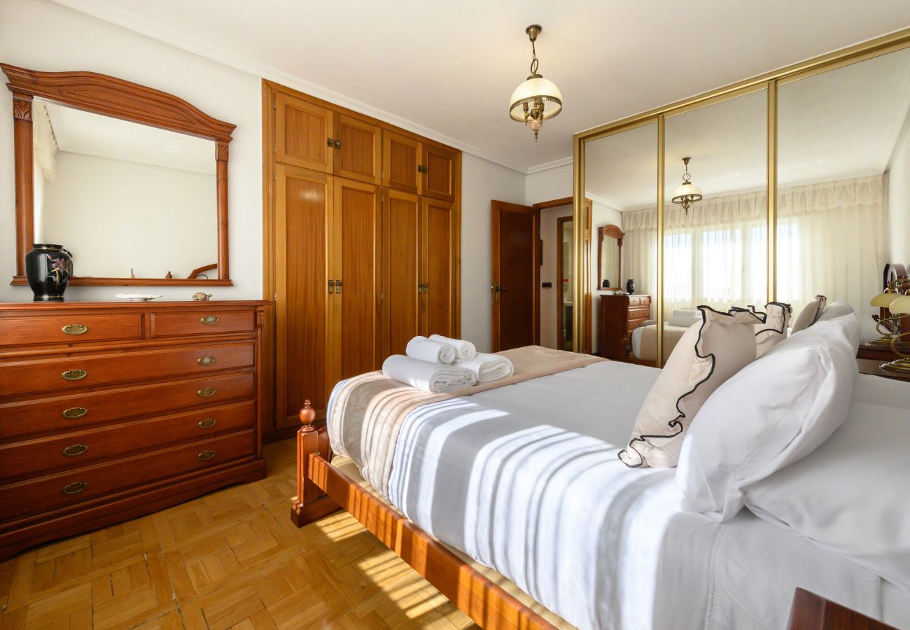 Apartamento en Madrid - M (SVI166B) Amplio y luminoso piso de 3 dormitorio