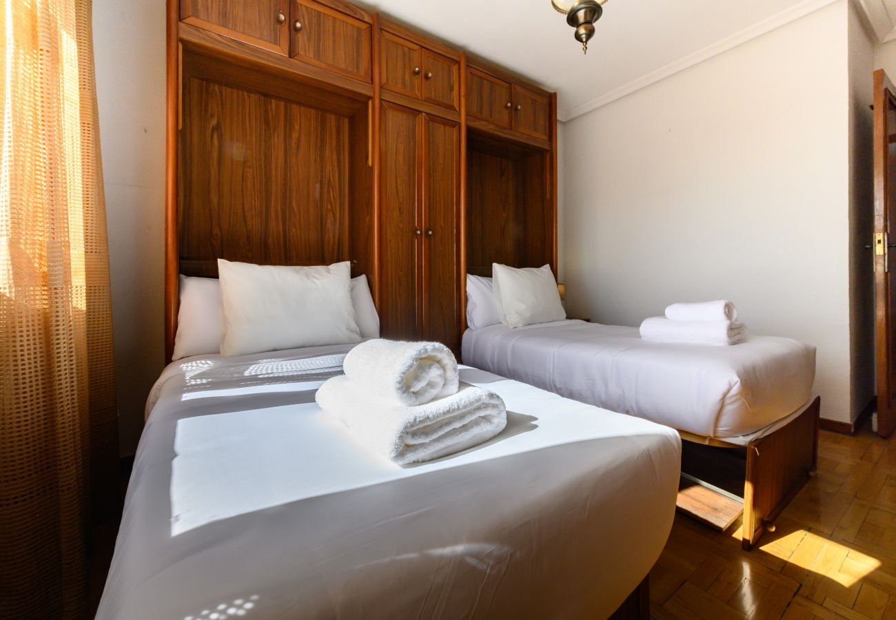 Apartamento en Madrid - M (SVI166B) Amplio y luminoso piso de 3 dormitorio