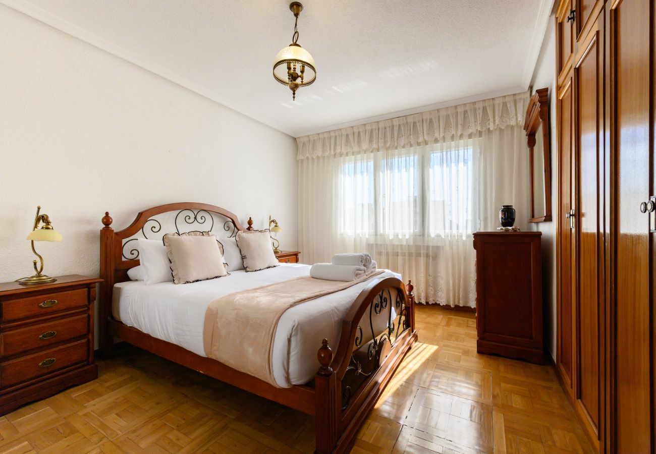 Apartamento en Madrid - M (SVI166B) Amplio y luminoso piso de 3 dormitorio