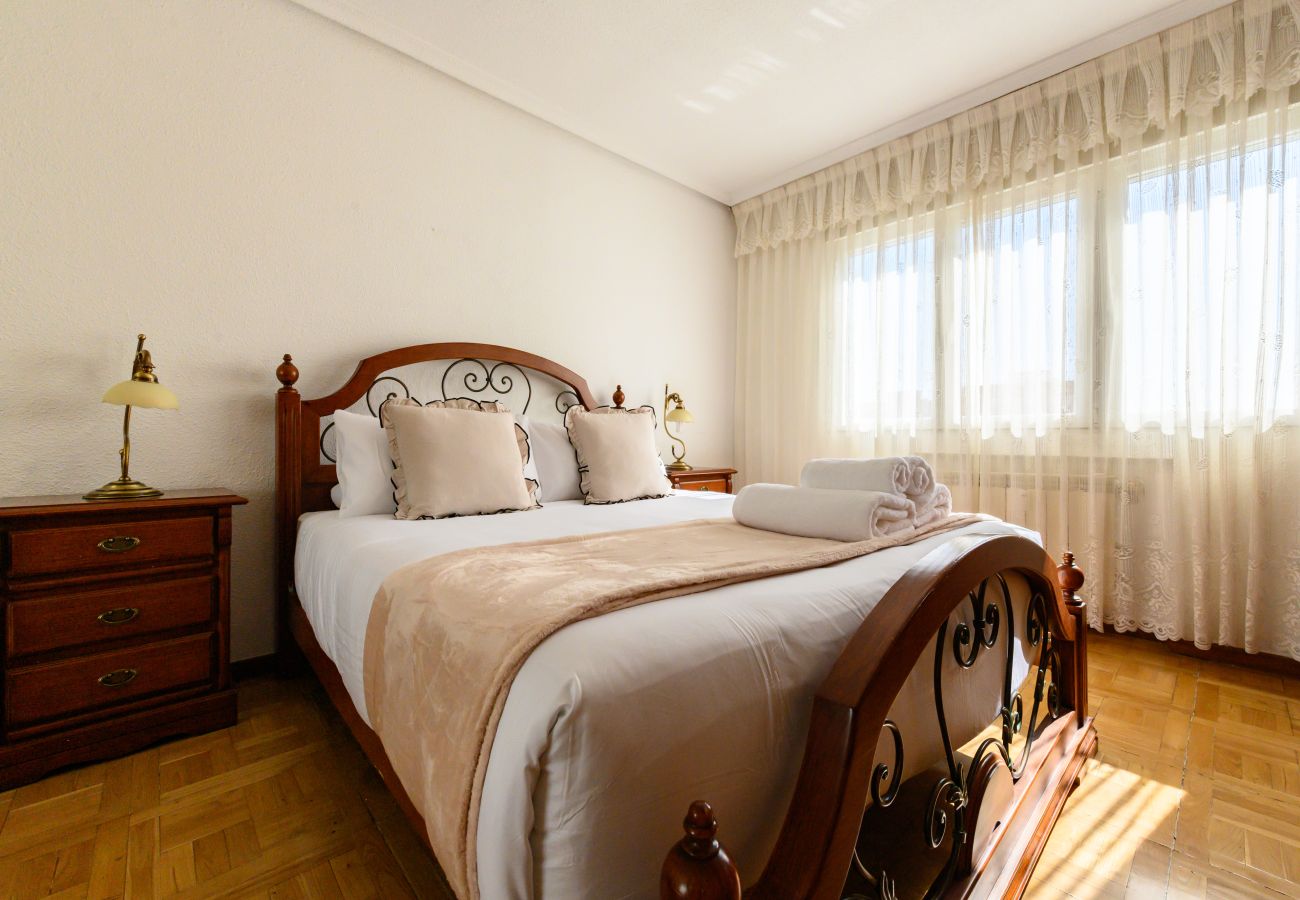 Apartamento en Madrid - M (SVI166B) Amplio y luminoso piso de 3 dormitorio