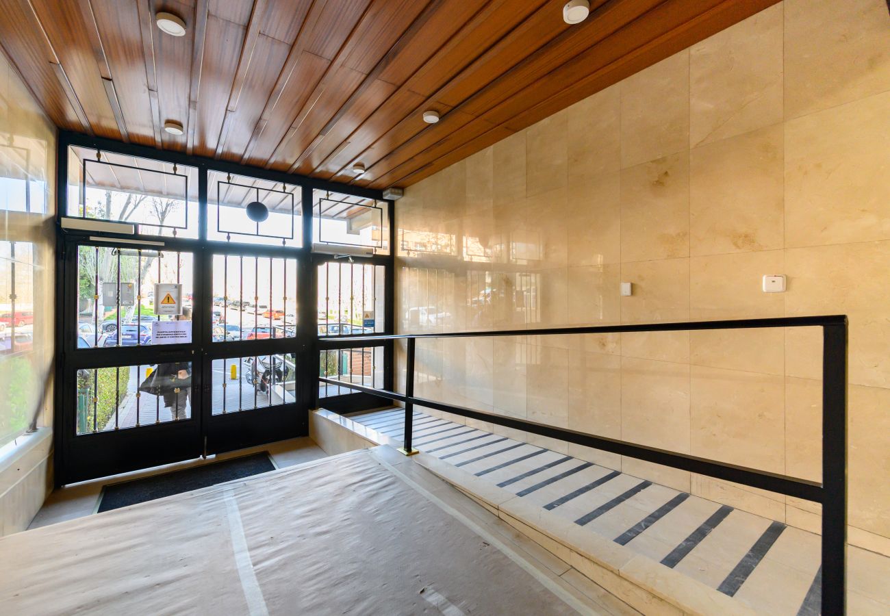 Apartamento en Madrid - M (SVI166B) Amplio y luminoso piso de 3 dormitorio