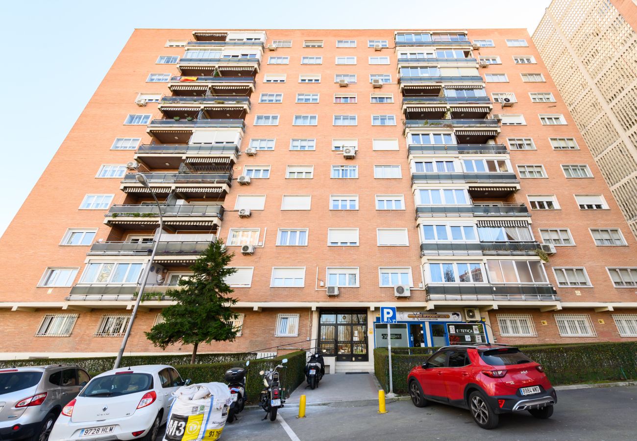 Apartamento en Madrid - M (SVI166B) Amplio y luminoso piso de 3 dormitorio