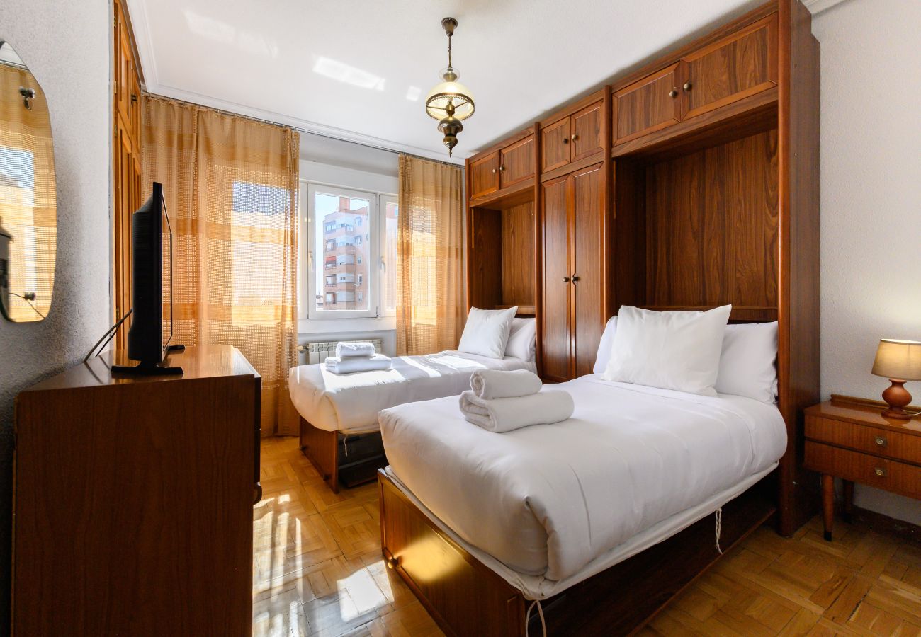 Apartamento en Madrid - M (SVI166B) Amplio y luminoso piso de 3 dormitorio
