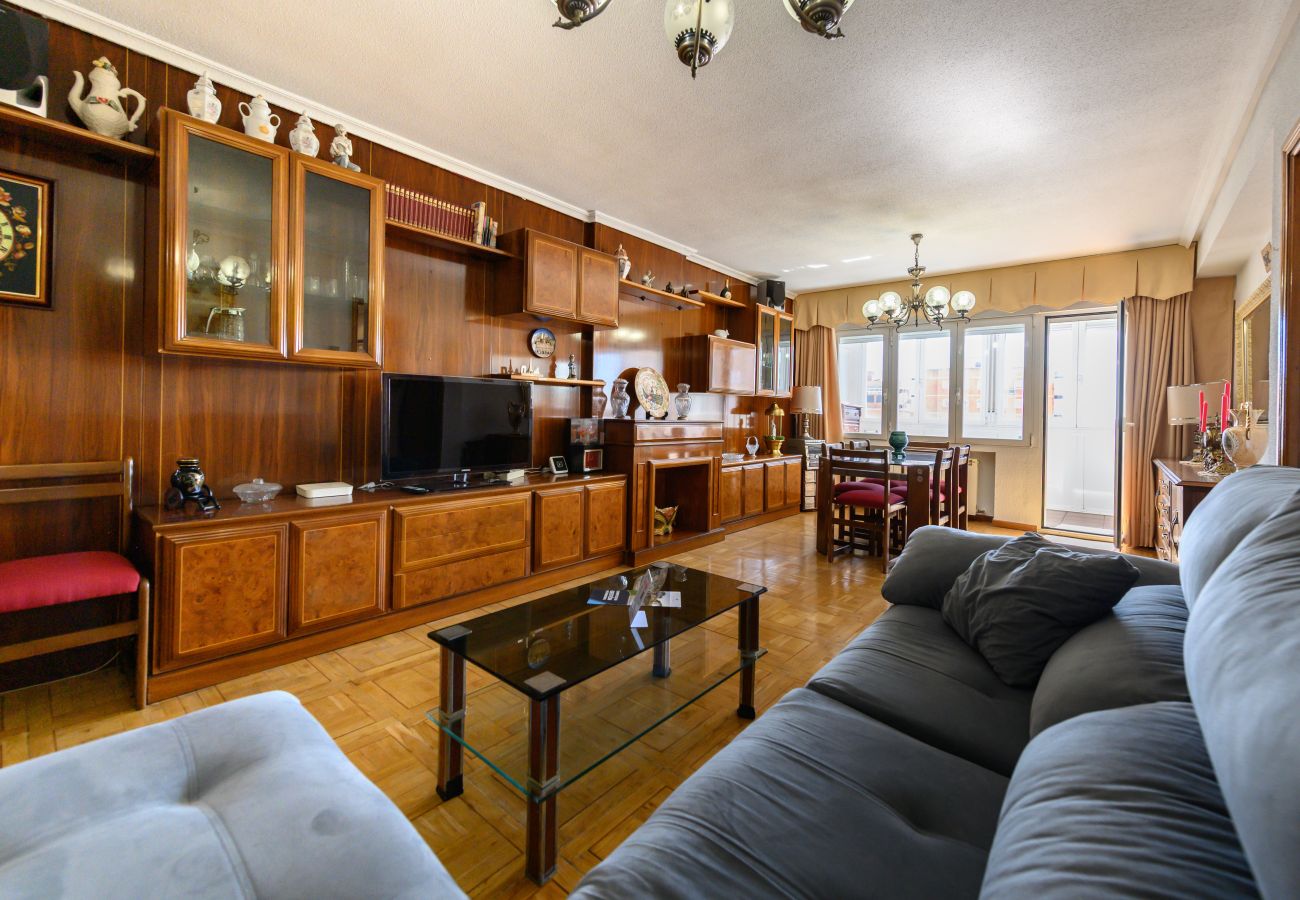 Apartamento en Madrid - M (SVI166B) Amplio y luminoso piso de 3 dormitorio