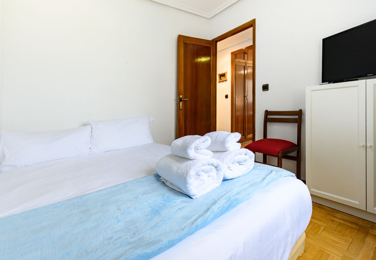 Apartamento en Madrid - M (SVI166B) Amplio y luminoso piso de 3 dormitorio