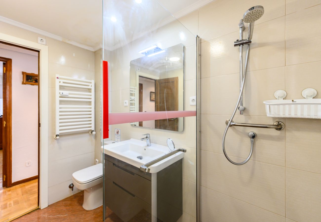 Apartamento en Madrid - M (SVI166B) Amplio y luminoso piso de 3 dormitorio