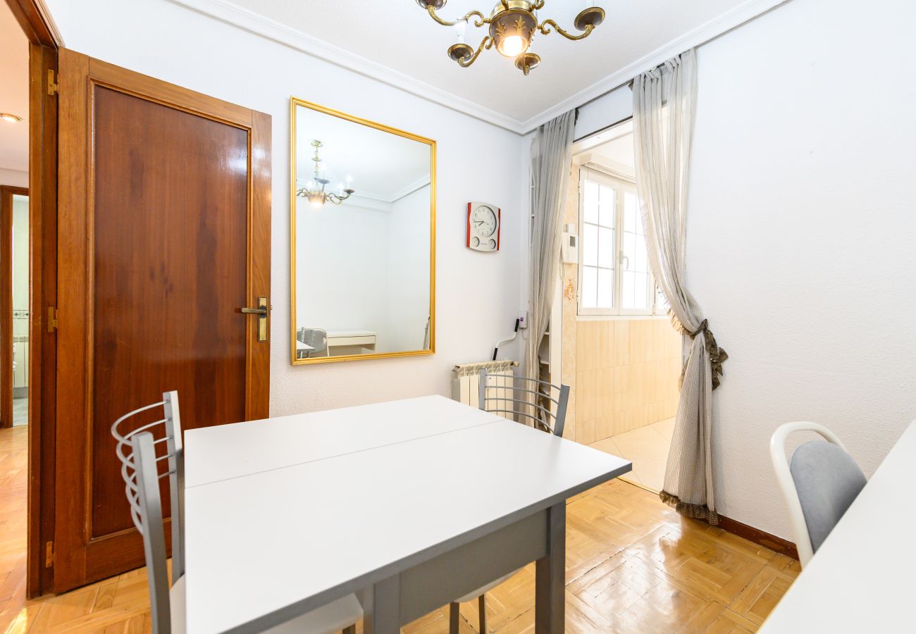 Apartamento en Madrid - M (SVI166B) Amplio y luminoso piso de 3 dormitorio