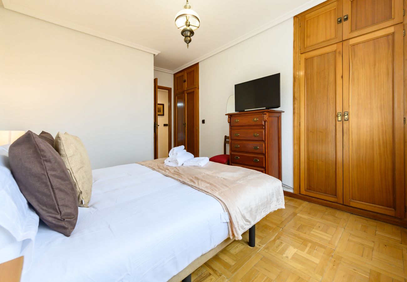 Apartamento en Madrid - M (SVI166B) Amplio y luminoso piso de 3 dormitorio