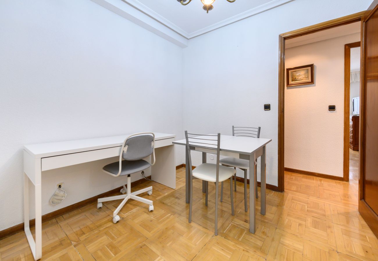 Apartamento en Madrid - M (SVI166B) Amplio y luminoso piso de 3 dormitorio