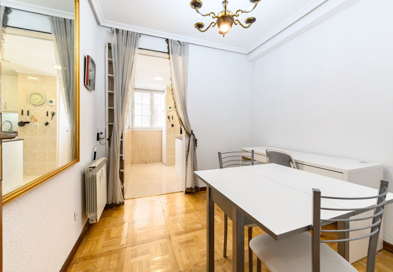 Apartamento en Madrid - M (SVI166B) Amplio y luminoso piso de 3 dormitorio