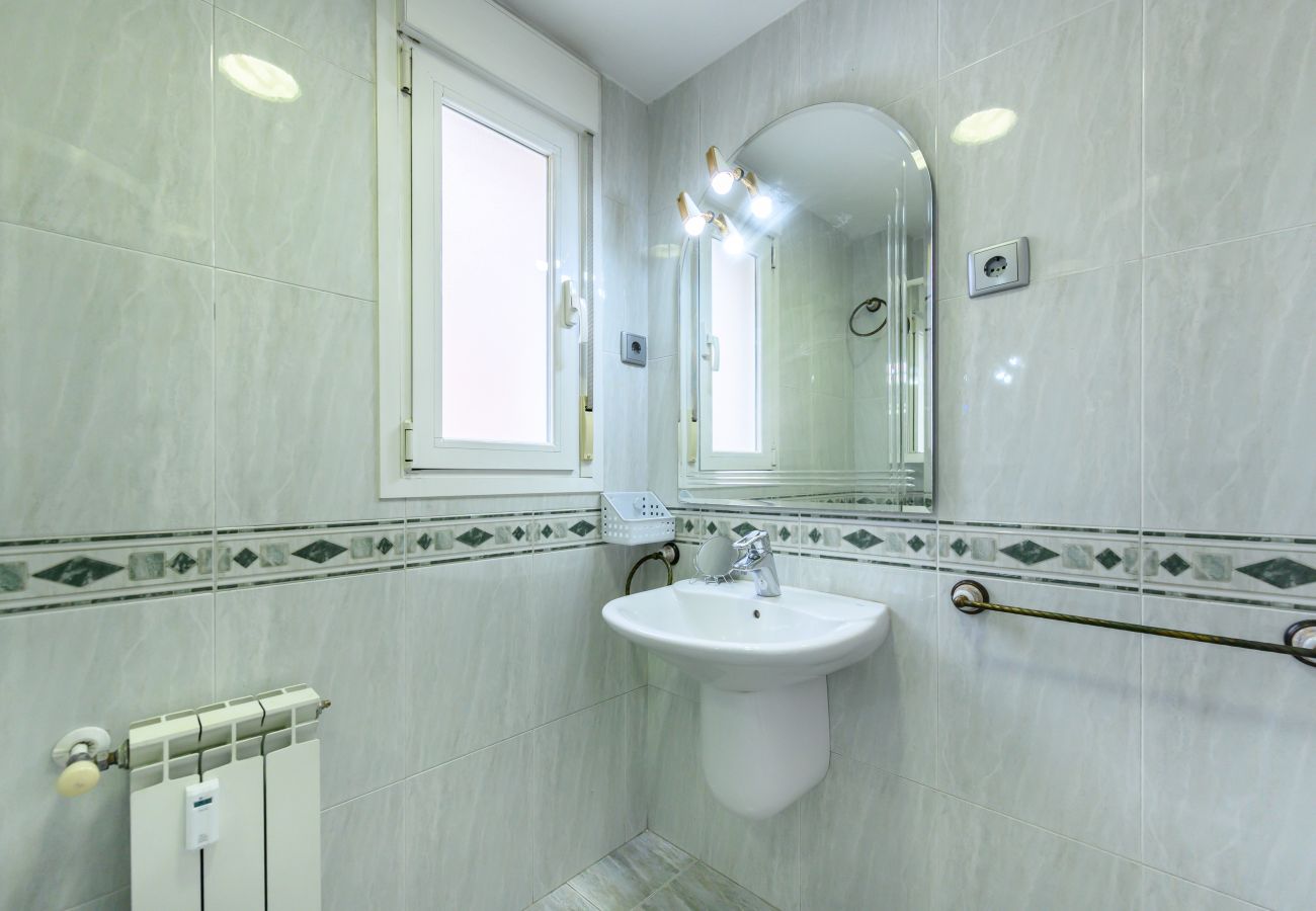 Apartamento en Madrid - M (SVI166B) Amplio y luminoso piso de 3 dormitorio
