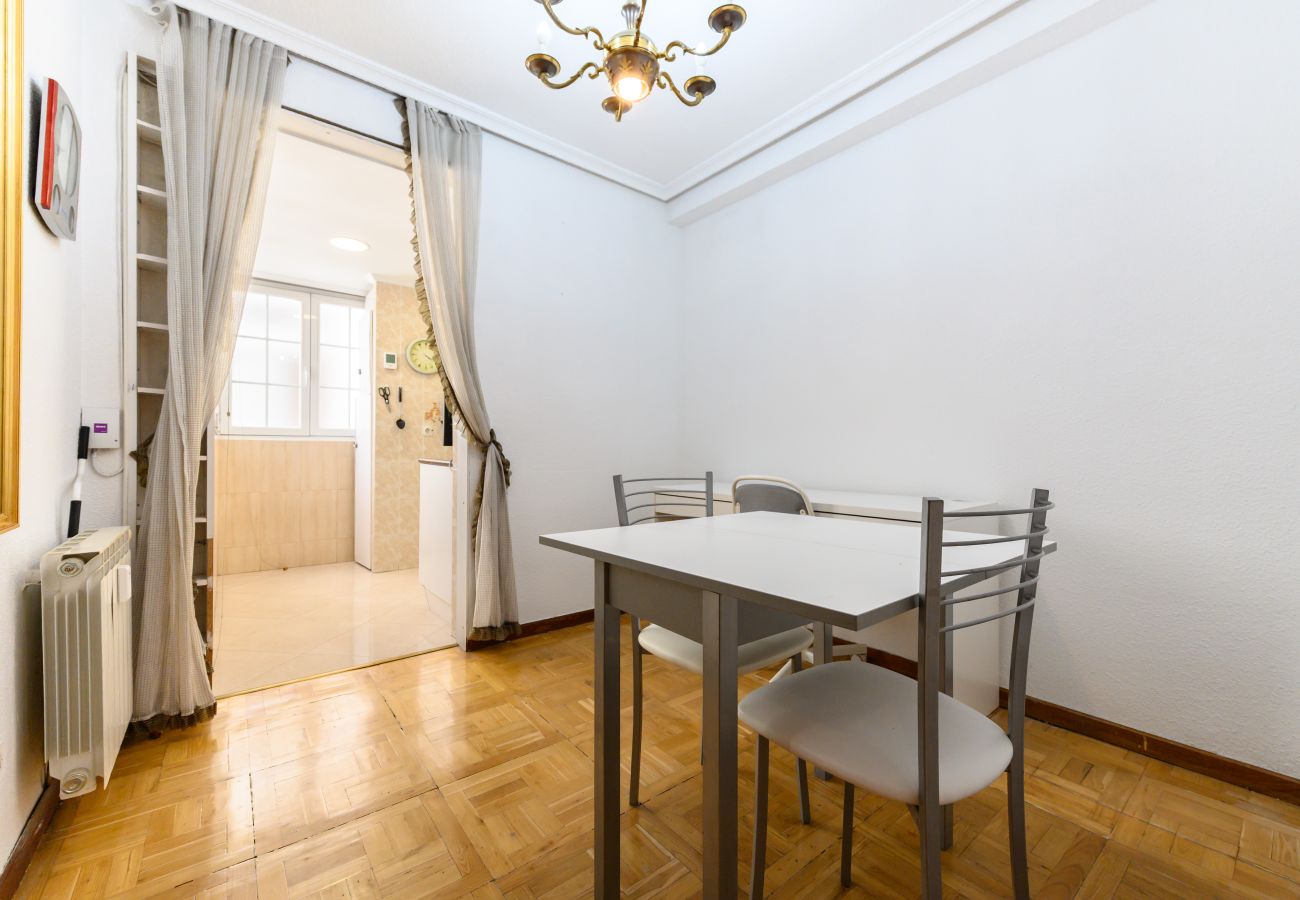 Apartamento en Madrid - M (SVI166B) Amplio y luminoso piso de 3 dormitorio