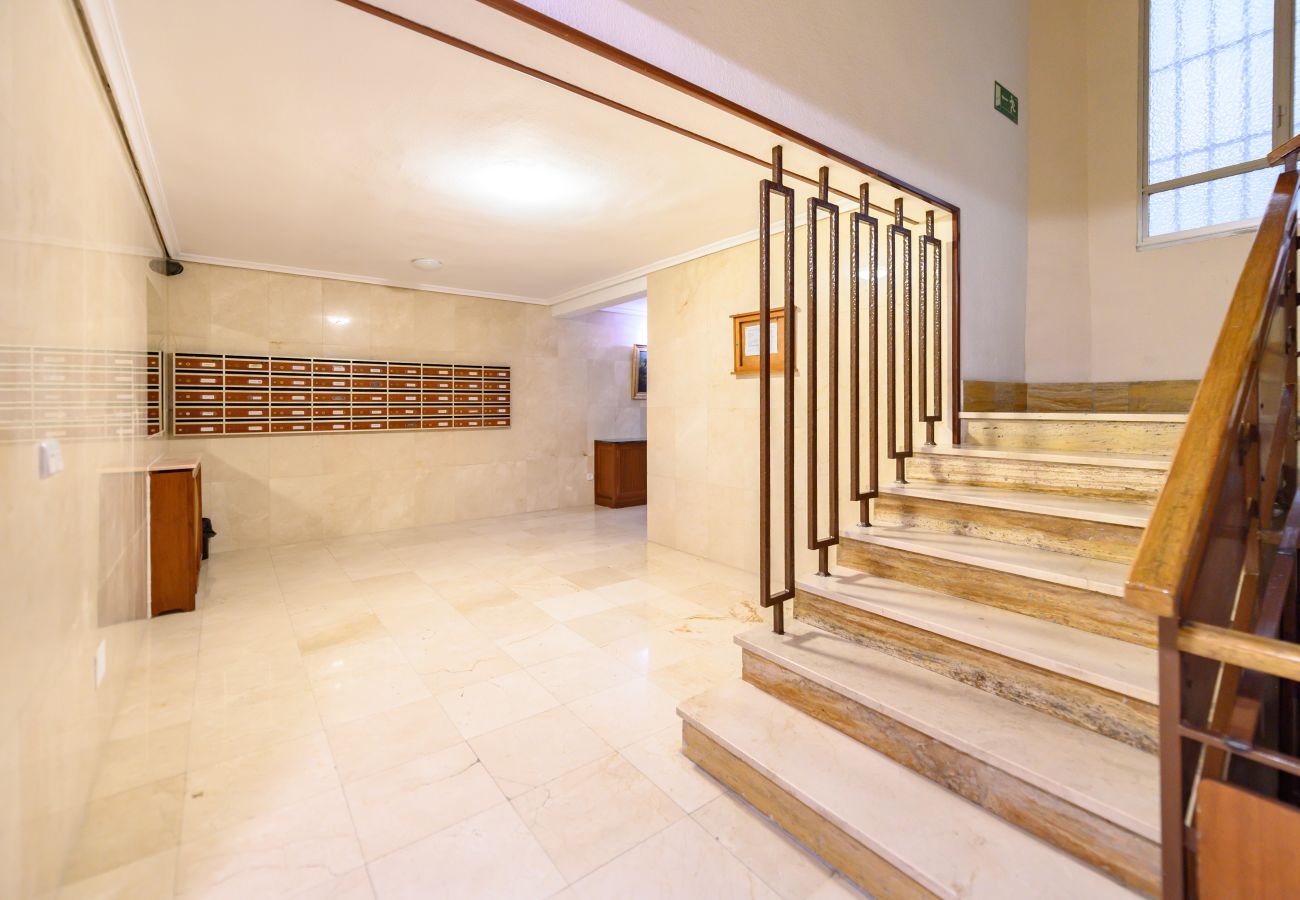 Apartamento en Madrid - M (SVI166B) Amplio y luminoso piso de 3 dormitorio