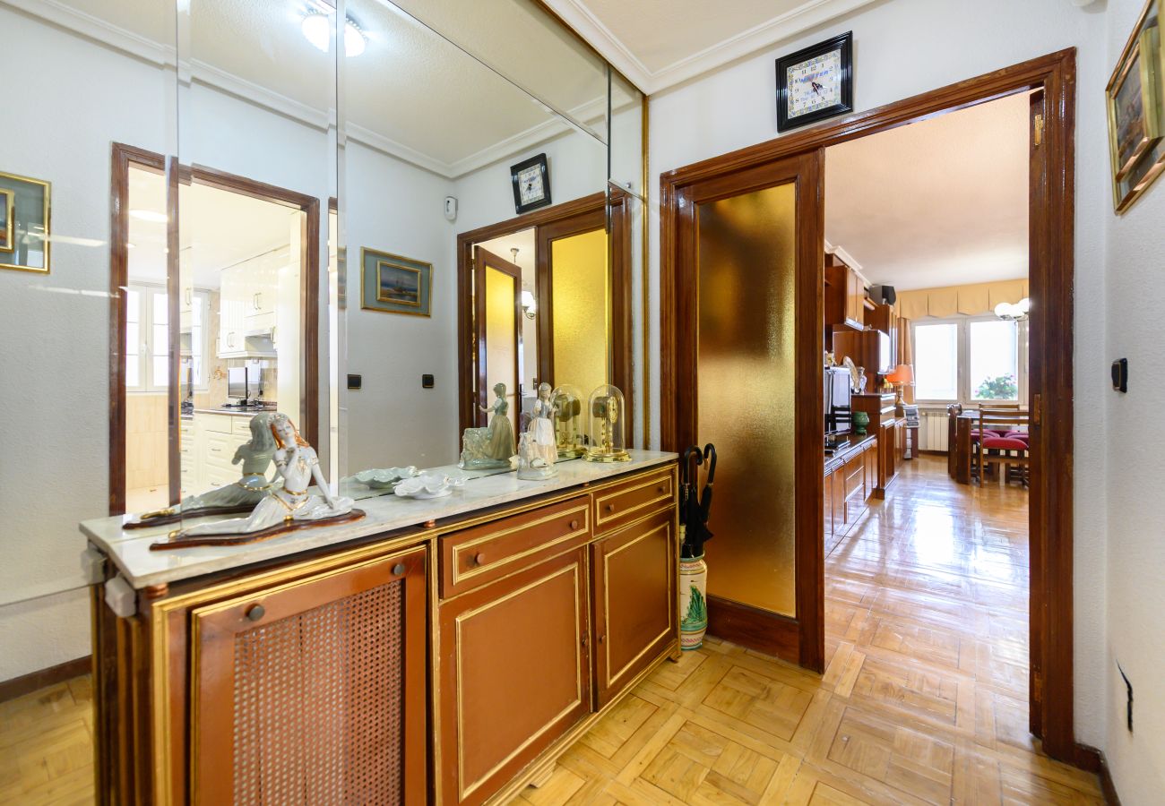 Apartamento en Madrid - M (SVI166B) Amplio y luminoso piso de 3 dormitorio