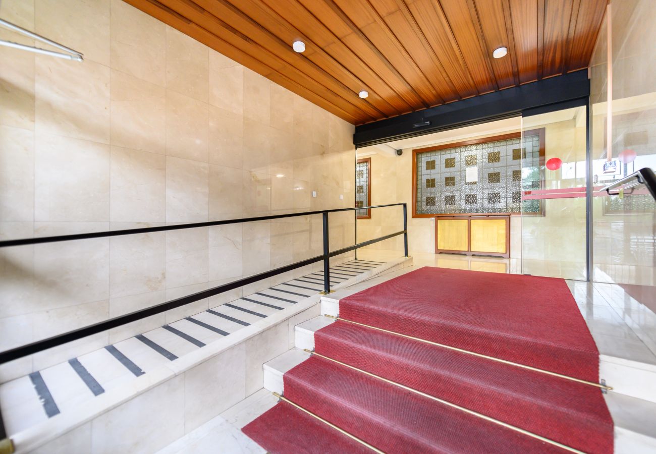 Apartamento en Madrid - M (SVI166B) Amplio y luminoso piso de 3 dormitorio