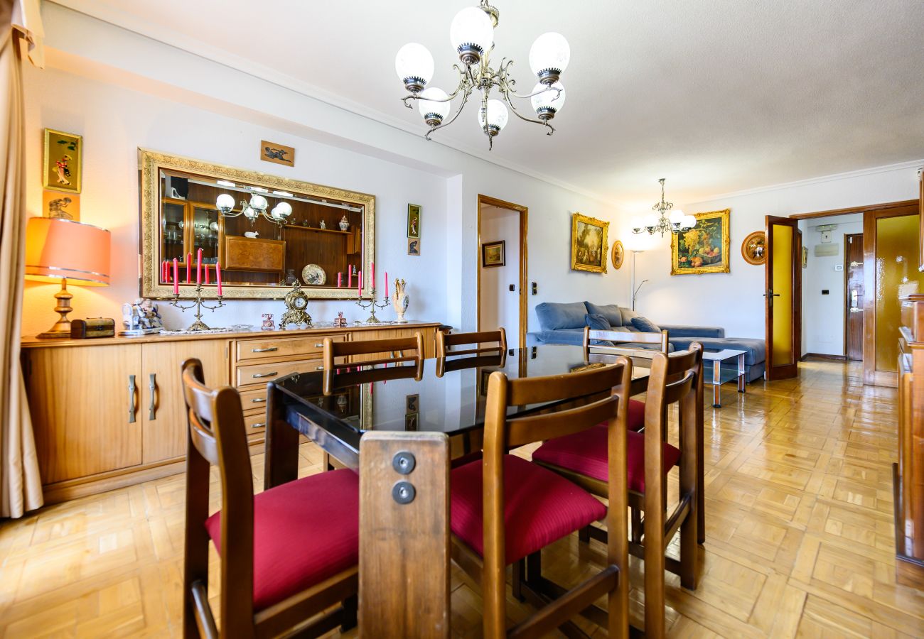 Apartamento en Madrid - M (SVI166B) Amplio y luminoso piso de 3 dormitorio