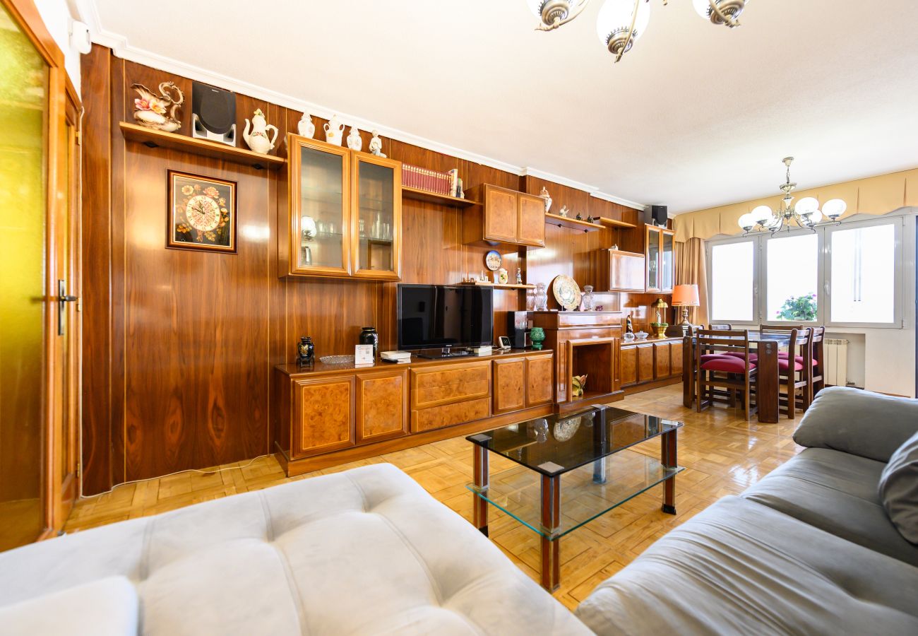 Apartamento en Madrid - M (SVI166B) Amplio y luminoso piso de 3 dormitorio