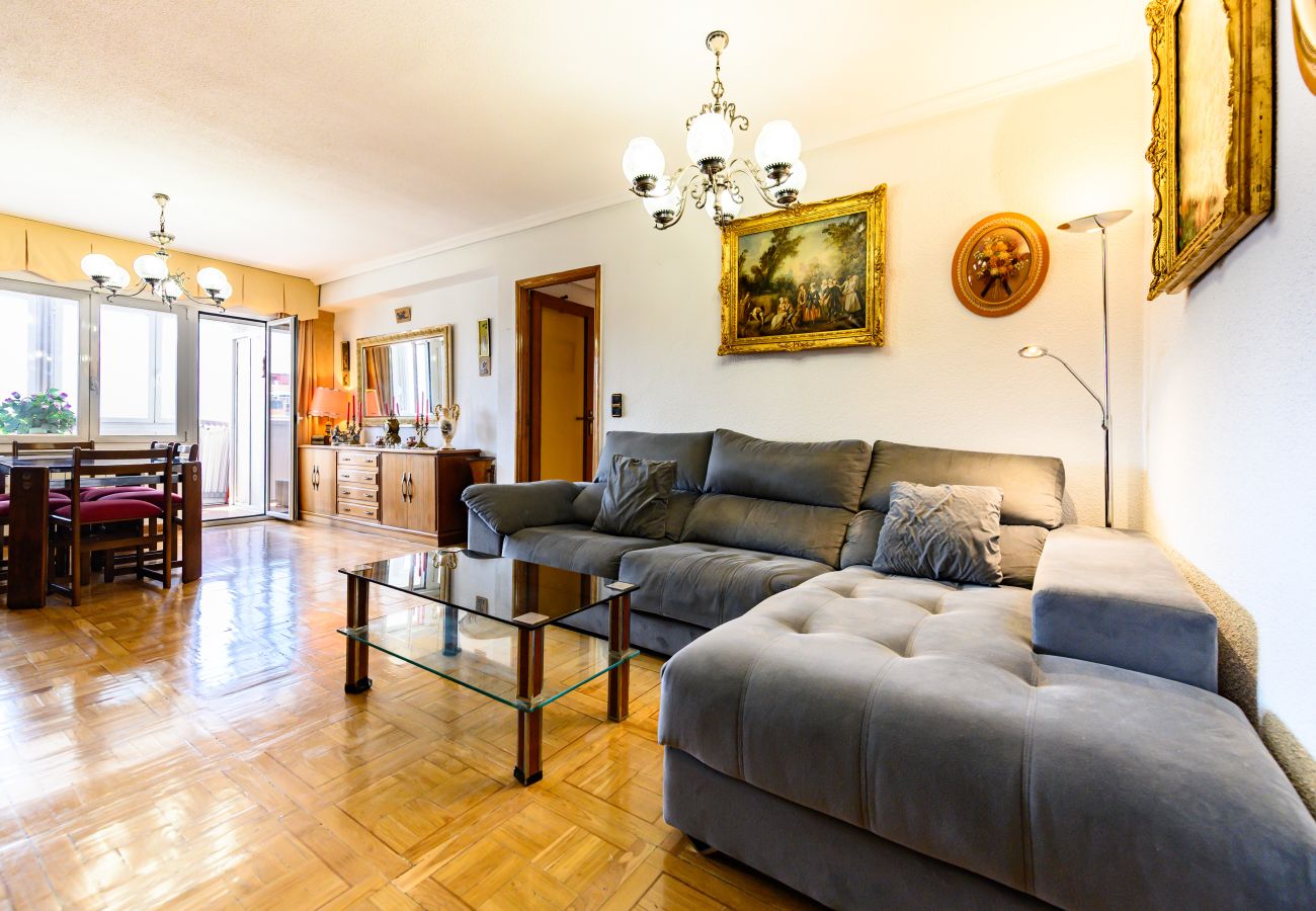 Apartamento en Madrid - M (SVI166B) Amplio y luminoso piso de 3 dormitorio