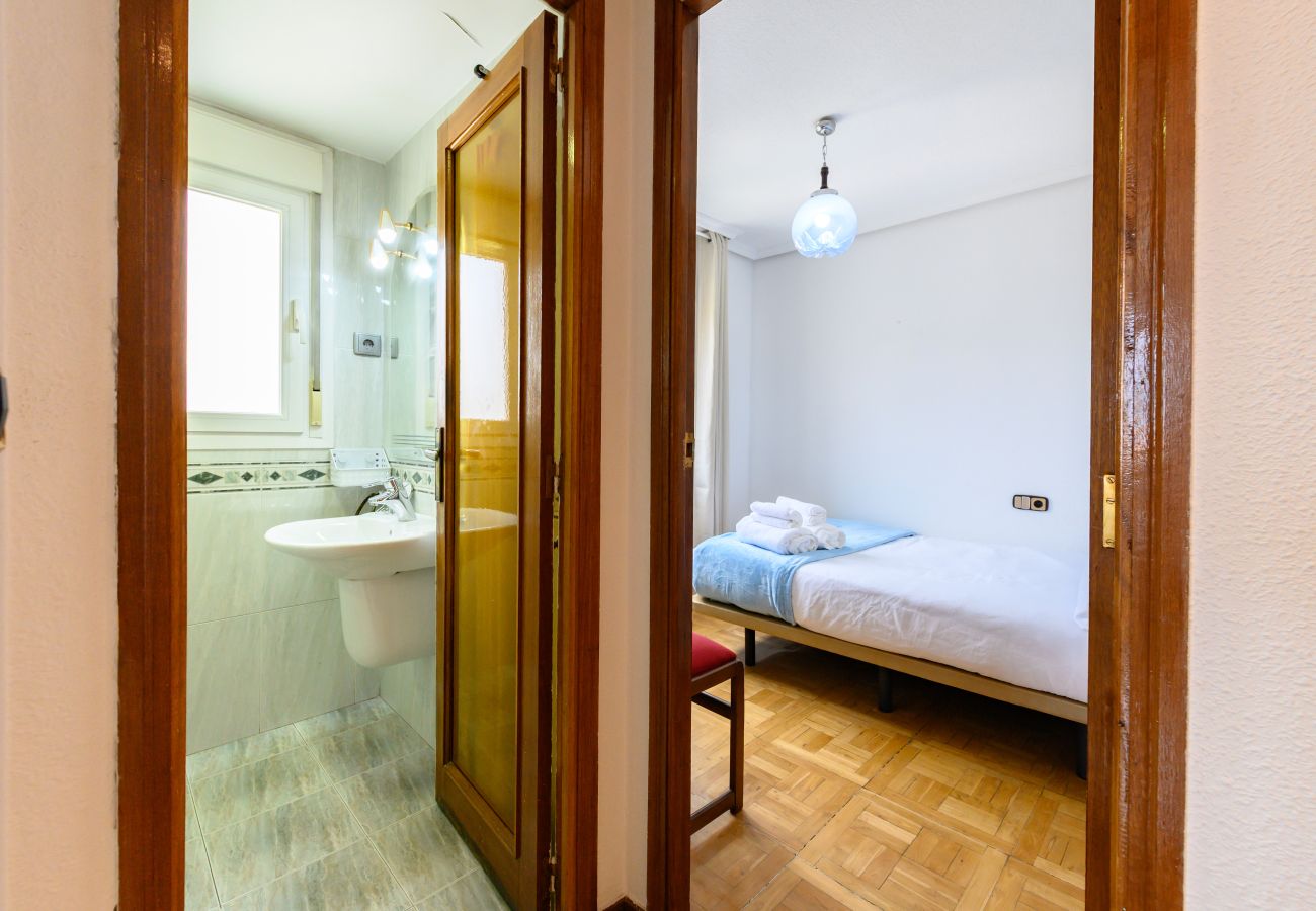 Apartamento en Madrid - M (SVI166B) Amplio y luminoso piso de 3 dormitorio